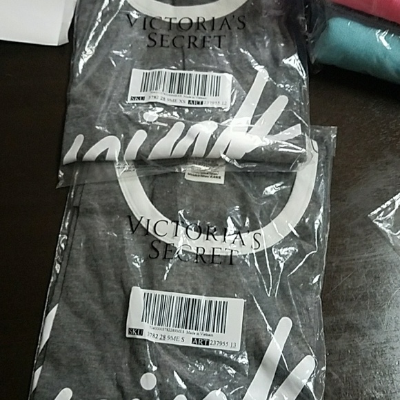 💕VS PINK crew neck ringer tee - Picture 3 of 3